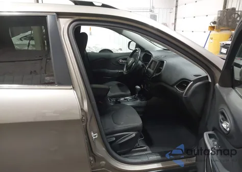 2019 Jeep Cherokee Latitude 4X4 z USA, uszkodzony, nr VIN 1C4PJMCB6KD486681